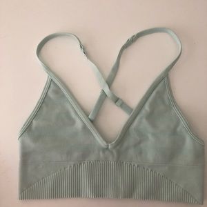 Lululemon Seamless plunge Bra. Size 4. Mint Green